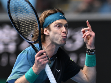 也折射出英 也折射出英